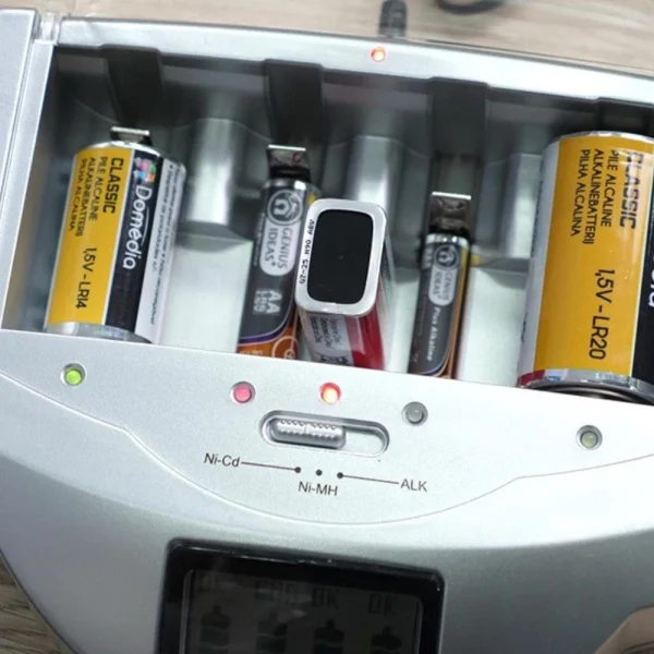 Myshop-Solaire SHOP-STORY – BATTERY CHARGER : Chargeur Universel De Piles Avec Écran… mode pas chere 3